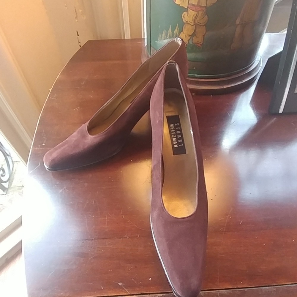 STUART WEITZMAN BROWN SUEDE PUMPS